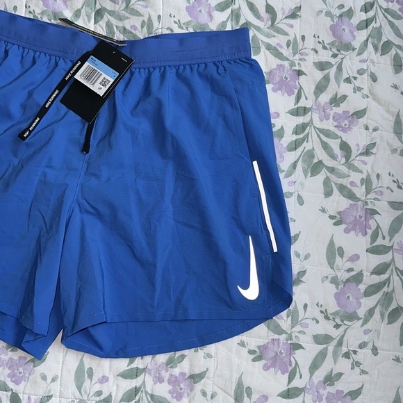 Brand New With Tags Mens Nike Running Shorts Medium Mesh Lining - Picture 2 of 8